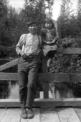Clukus Lake Tommie (Carrier) and Daughter