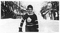 Roch Carrier, portant le chandail des 
Maple Leafs de Toronto, vers 1947.