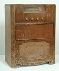 Combin radio tourne-disque 
Astra 
DR-103, Brand and Miller Ltd., 1947.