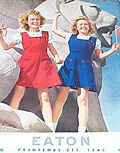 Jeunes filles saluant la victoire de 
la Seconde Guerre mondiale, Eaton printemps t 1945, page 
de couverture.