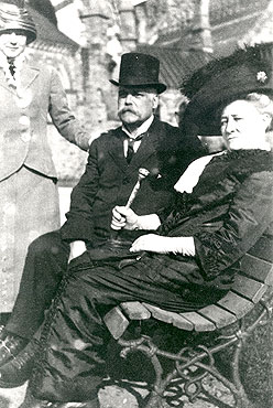 Alphonse Desjardins and his wife Dorimne on a trip to Ottawa, 1917