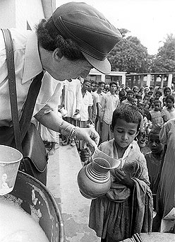 Lotta Hitschmanova at Food Aid, Bangladesh, 1976