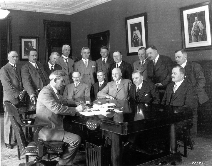 Prime Minister William Lyon Mackenzie King  Signing of agreement for Old Age Pension  May 19, 1928  Saskatchewan - NAC, detail of C024729