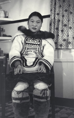 Kooyoo wearing a beaded amauti, made by her mother Annie, © CMC/MCC, Peter Pitseolak, 2000-1373
