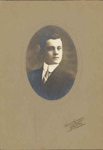 Photograph of a man with a stand collar and tie, by Laprés & Lavergne, Montréal, Québec