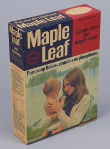 Maple Leaf detergent also employed techniques that are now common in environmental marketing. This box of detergent produced in the early 1970s promotes phosphate-free soap flakes and offers “gentle care,” symbolized by a young mother and baby in front of a pristine lake. Canadian Museum of History, T-1307, IMG2015-0022-0096-Dm. 