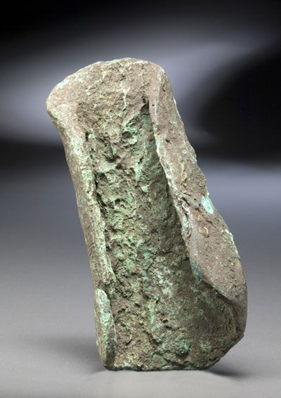 Herminette à douille, Archaïque laurentien, centre de la vallée de l’Outaouais, il y a 6 100 ans Cuivre natif Musée canadien de l’histoire, BkGg-11:1113
