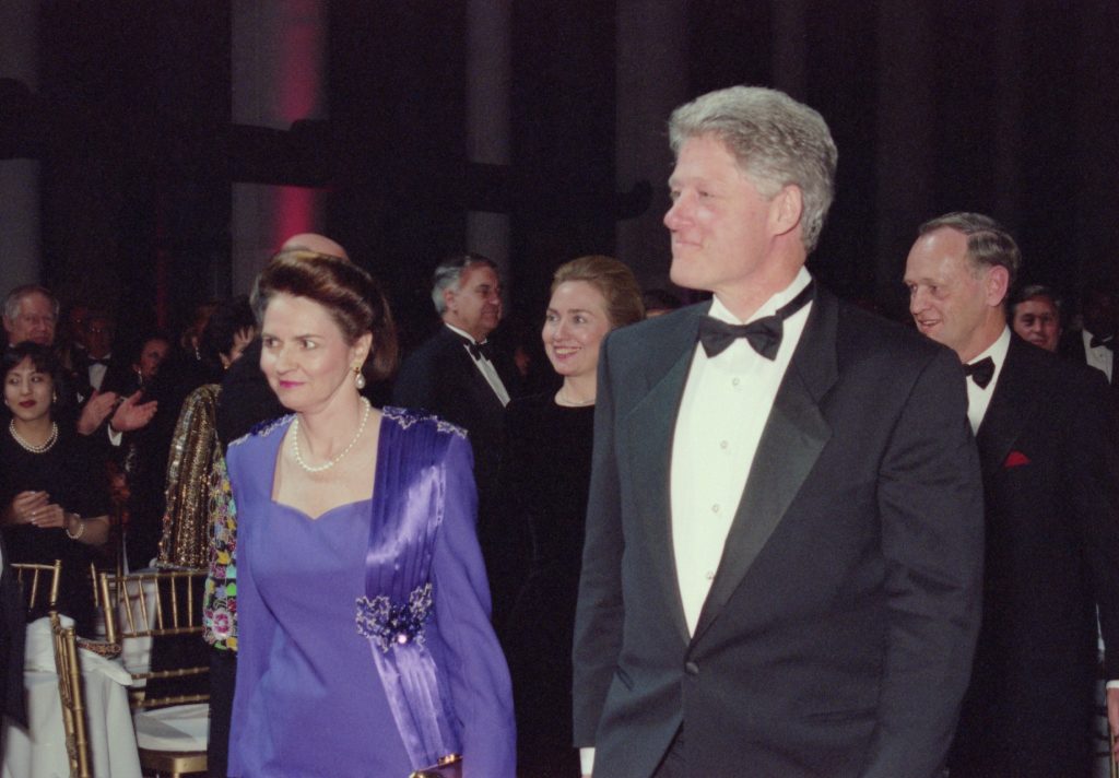 Aline Chrétien, Hillary Rodham Clinton, Bill Clinton, and Jean Chrétien dressed for a formal evening