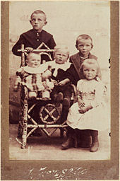 Else Johannesson’s children, ca 1910. Left to right: Alfred, Martha, Thomas, Magnus, and Anna, Chris’s mother.