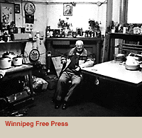 Ho King in his central laundry, Winnipeg, 1988; 
photo courtesy of the Winnipeg Free Press 307768