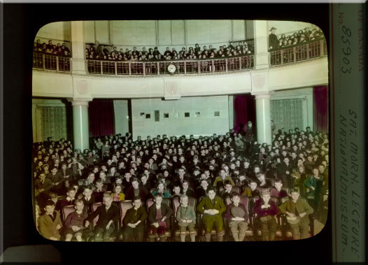 Conférence du samedi matin pour les enfants à l'auditorium du Musée national du Canada en 1939., © MCC/CMC