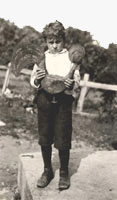 Garçon avec girouette, Île d'Orléans, 1925., © MCC/CMC, 65769