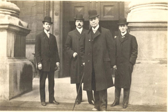 Marius Barbeau (à droite) en compagnie du professeur Robert Ranulph Marett (au centre) et de Laurent Beaudry, également boursier Rhodes canadien, (à gauche), © MCC/CMC, 86-1243