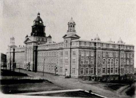Le Collège de Sainte-Anne de la Pocatière, en 1927., © Domaine public, Bibliothèque nationale et Archives nationales du Canada