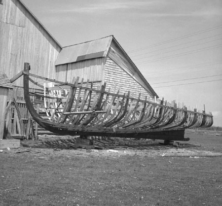 Barge being built, Bonaventure, Qubec, 1958., © CMC/MCC, Carmen Roy, J-15492