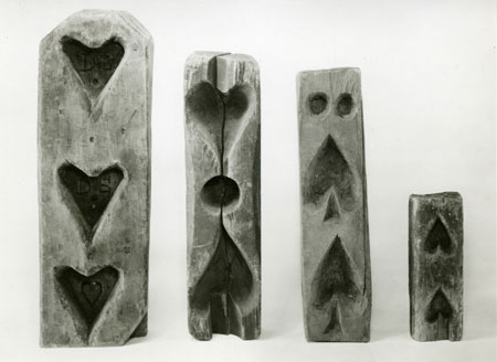 Heart shaped sugar molds, 1940., © CMC/MCC, Marius Barbeau, 87188