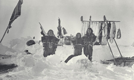 Snowhouse of Uluksoak and three Copper Inuit women drying fox skins on a rack, at Bernard Harbour, Northwest Territories (Nunavut), © CMC/MCC, R.M. Anderson, 38972