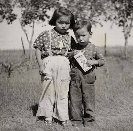 Children (Janet and Joe) of Mrs. John Sioux, Oak River Indian Reserve, Manitoba, © CMC/MCC, Wilson D. Wallis / Ruth Sawtell, PR2005-080