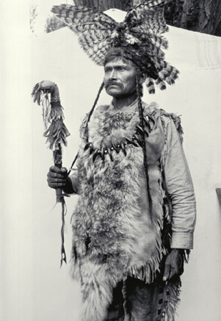 Nlaka'pamux (Thompson) man in a traditional costume and holding a war club, Spences Bridge, British Columbia, © CMC/MCC, J.A. Teit, 30986