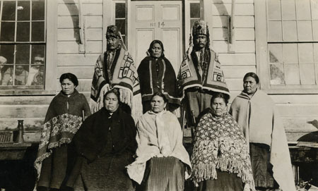 Photographie prise à Kit-katla à l'occasion de la nomination d'un chef Tsimshian, avril 1919. © MCC/CMC, E2006-04689