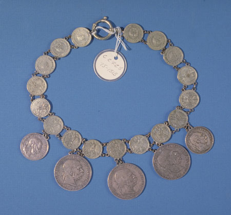 Silver necklace made of 17 small and 5 large coins., © CMC/MCC, 75-1313