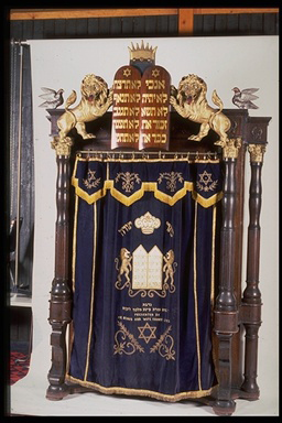 Torah Ark, © CMC/MCC, 88-289.1-11