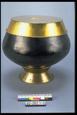 Alms bowl, © CMC/MCC, 92-262.1-3