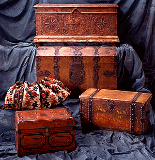 Civilization.ca - Treasures Gallery - Travel luggage