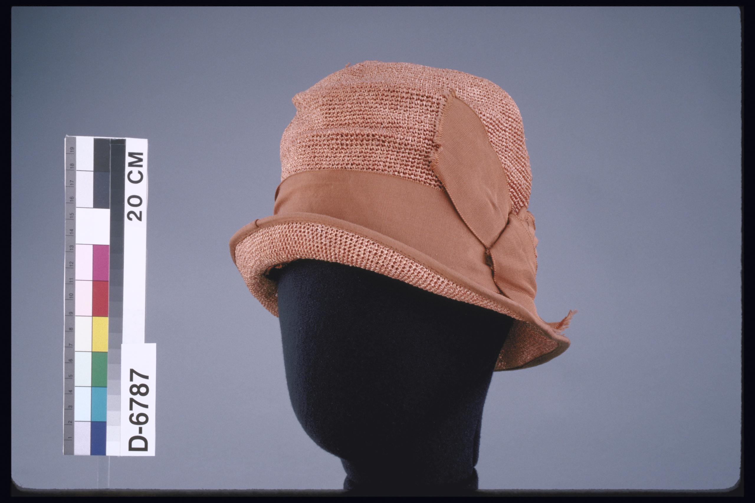 Cloche deals hat history