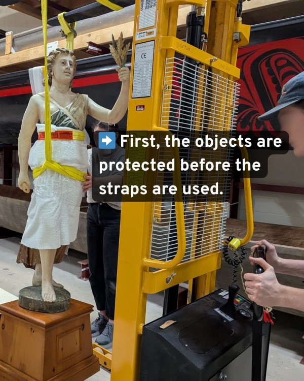 How are big or heavy objects moved at the Museum?
Take a look behind the scenes at a special workshop for Museum Studies interns and new employees.➡️ ️ First, the objects are protected before the straps are used. 
➡️ Then, rigging helps ensure the object is safe. 
⛓️ Strategically placed chains and straps are key! 
🏗️ Equipment like pallet jacks, forklifts, hoists or a gantry make heavy lifting a breeze. 
🙏 Teamwork makes the dreamwork.