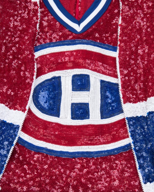 🏒 🥅 “Describe your perfect date. I’d have to say April 25th, because it’s not too hot, not too cold. All you need is a light jacket.”If you’ve seen Miss Congeniality, you’ll remember this popular quote. In the Museum collection you’ll find a wide selection of light jackets, including this gem— it’s perfect for the playoffs! 

📷 CMH 2010.160.1