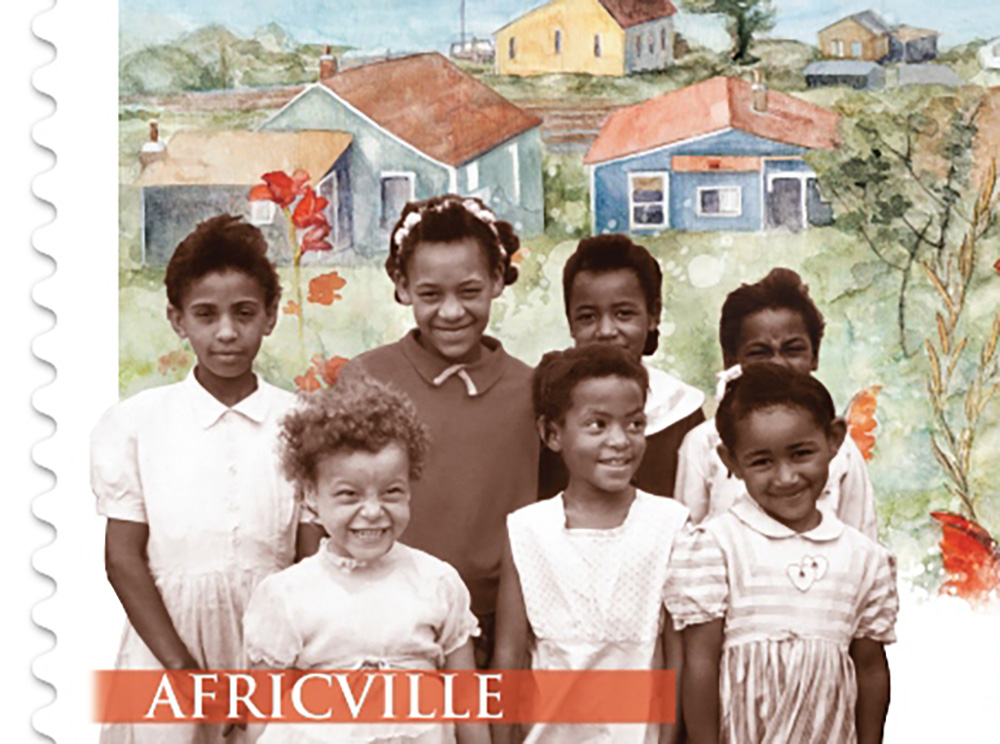 Timbre-poste canadien représentant sept enfants devant des maisons à Africville, en Nouvelle-Écosse