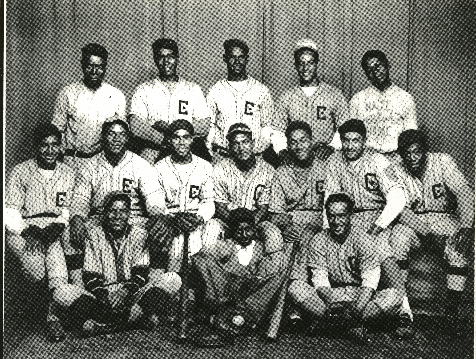 Photographie en noir et blanc de l’équipe de baseball des Chatham Coloured All-Stars en 1934.